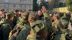 Вячеслав Гладков посетит сегодня мобилизованных белгородцев