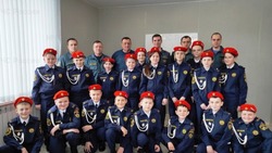 Ровеньские кадеты поздравили сотрудников МЧС с Днём защитника Отечества