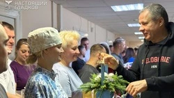 Вячеслав Гладков поздравил сотрудников госпиталя с Новым годом