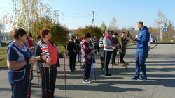 Жители села Айдар приняли участие в «Прогулке с врачом»