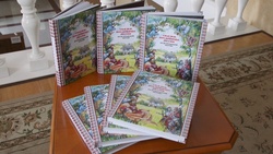 Книга «Сказки, пословицы, песни Белгородской черты» прибыла в область