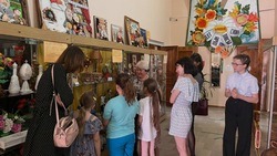 Работники Ровеньского РЭС вместе с детьми побывали на экскурсии в Доме творчества