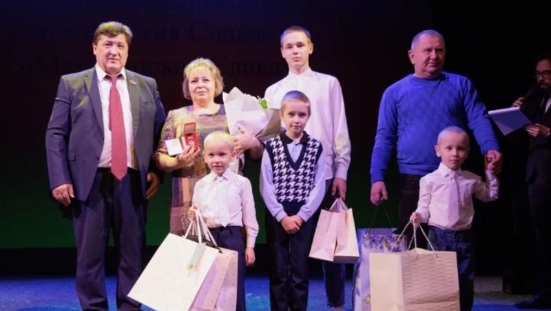 Екатерина Левченко стала обладательницей почётного знака «Материнская слава» I-й степени